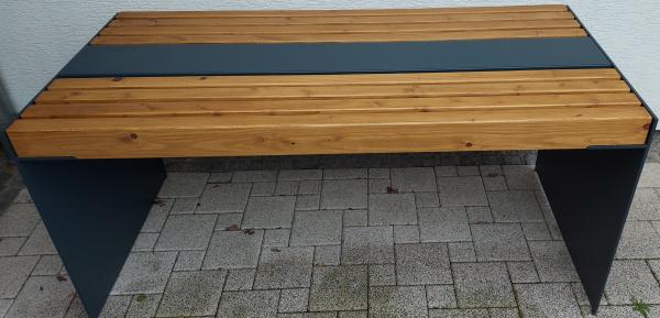 Gartentisch aus 8 mm Stahl und Massivholz Tanne/Fichte